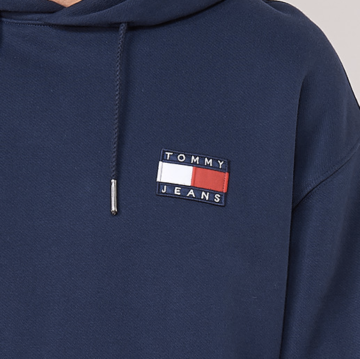 Tommy Hilfiger Men's Tommy Jeans SMITH PO BADGE HOODIE. Black.